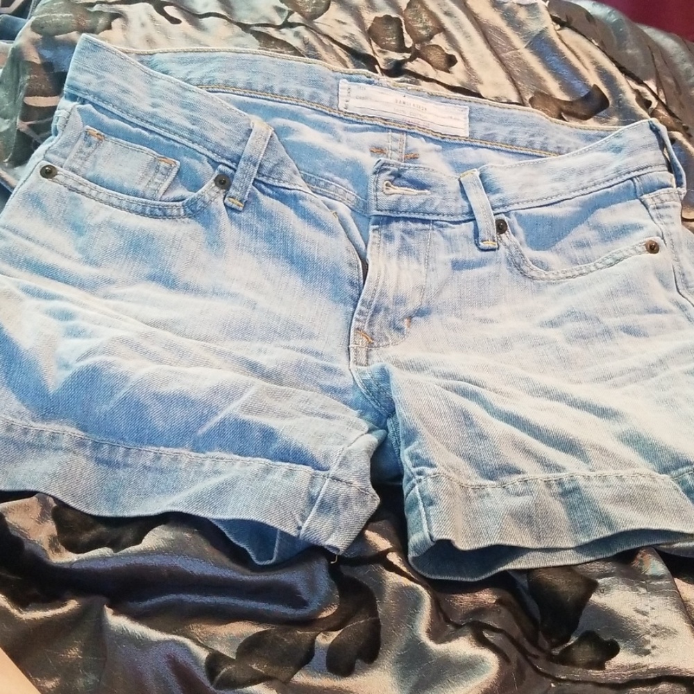 Extremely flattering Denim shorts